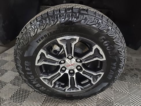 Used 2024 GMC Canyon AT4 image 15