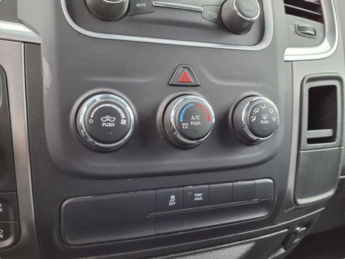 Used 2024 RAM 1500 Classic SLT image 7