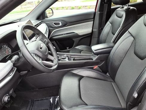 Used 2024 Jeep Compass Latitude image 15