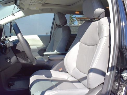 Used 2024 Toyota Sienna Limited AWD/4WD image 11