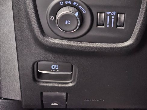 New 2025 Jeep Grand Cherokee Overland image 30