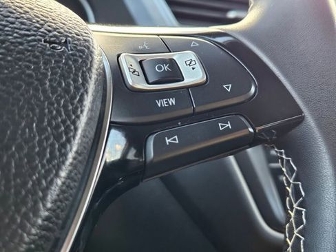 Used 2021 Volkswagen Tiguan SE w/ Panoramic Sunroof Package image 12