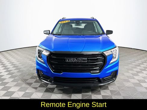 Used 2024 GMC Terrain SLE w/ Driver Convenience Package image 4