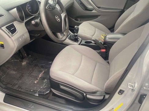 Used 2016 Hyundai Elantra SE FWD image 3