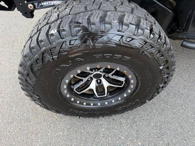 Used 2017 Jeep Wrangler Unlimited Rubicon w/ Max Tow Package AWD/4WD image 10