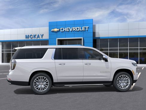 New 2025 Chevrolet Suburban Premier image 5