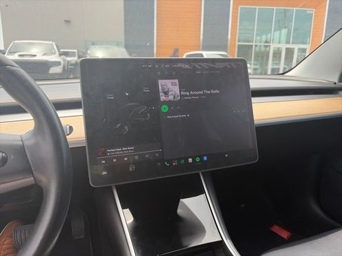 Used 2018 Tesla Model 3 Long Range RWD image 8