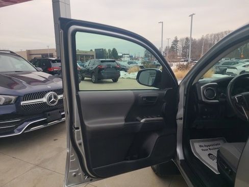 Used 2022 Toyota Tacoma SR5 image 18