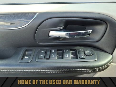 Used 2014 Chrysler Town & Country Touring FWD image 13