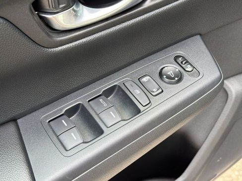Used 2025 Honda CR-V LX image 25