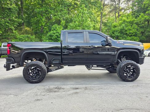 Used 2022 Chevrolet Silverado 2500 LTZ w/ LTZ Plus Package AWD/4WD image 8