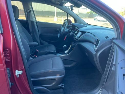 Used 2020 Chevrolet Trax LT image 17