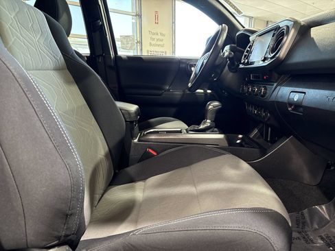 Used 2021 Toyota Tacoma TRD Sport w/ Technology Package AWD/4WD image 24