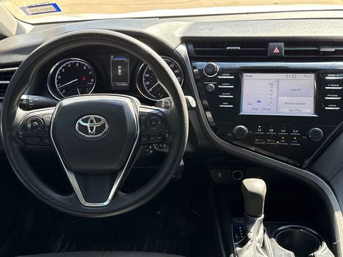Used 2019 Toyota Camry LE image 9