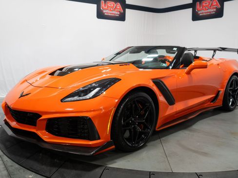 Used 2019 Chevrolet Corvette ZR1 RWD image 2