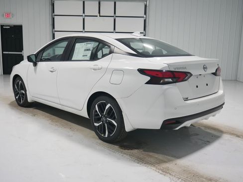 New 2025 Nissan Versa SR w/ Trunk Package image 7