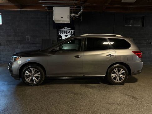 Used 2017 Nissan Pathfinder SV AWD/4WD image 2