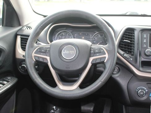 Used 2014 Jeep Cherokee Sport FWD image 13