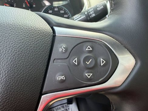 Used 2023 Chevrolet Traverse LT FWD image 17