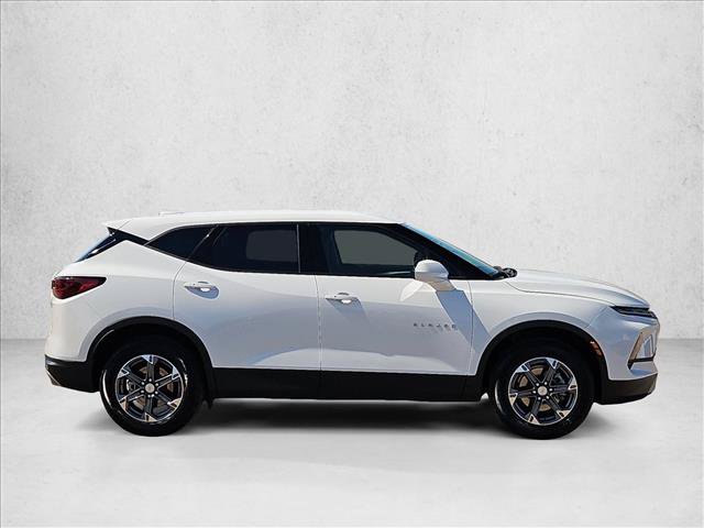 Used 2025 Chevrolet Blazer LT FWD image 4