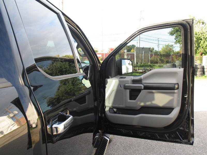 Used 2017 Ford F150 XLT w/ Equipment Group 302A Luxury AWD/4WD image 15