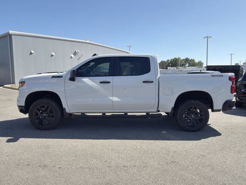 Used 2024 Chevrolet Silverado 1500 Custom Trail Boss w/ Turbomax Blackout Package AWD/4WD image 12