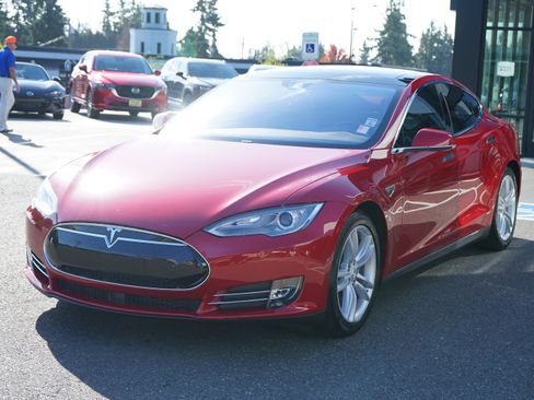 Used 2015 Tesla Model S AWD image 8