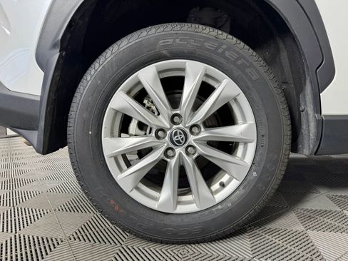 Used 2023 Toyota Corolla Cross LE image 44