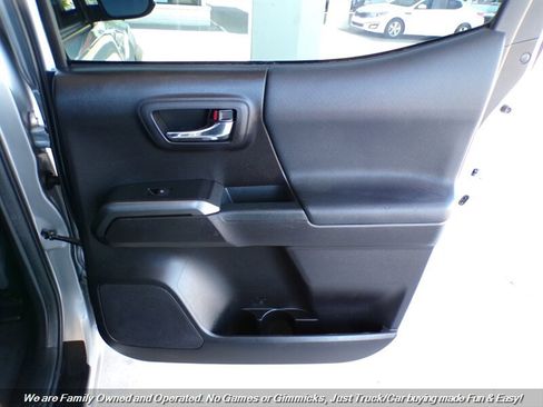 Used 2020 Toyota Tacoma TRD Off-Road image 28