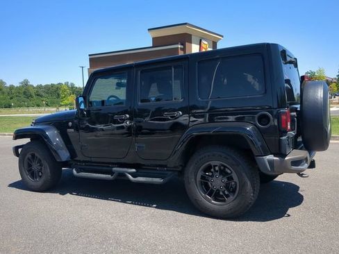 Used 2017 Jeep Wrangler Unlimited Sahara AWD/4WD image 6
