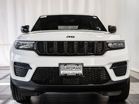 New 2025 Jeep Grand Cherokee Altitude image 2