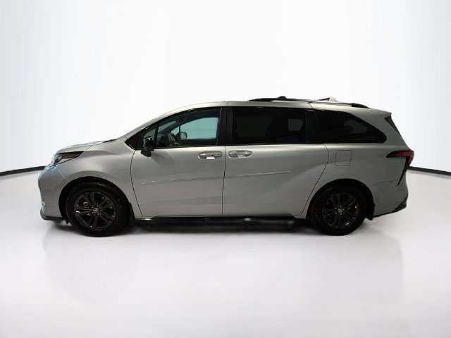 Certified 2025 Toyota Sienna XSE AWD/4WD image 4