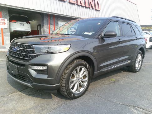 Used 2020 Ford Explorer XLT w/ Equipment Group 202A AWD/4WD image 10