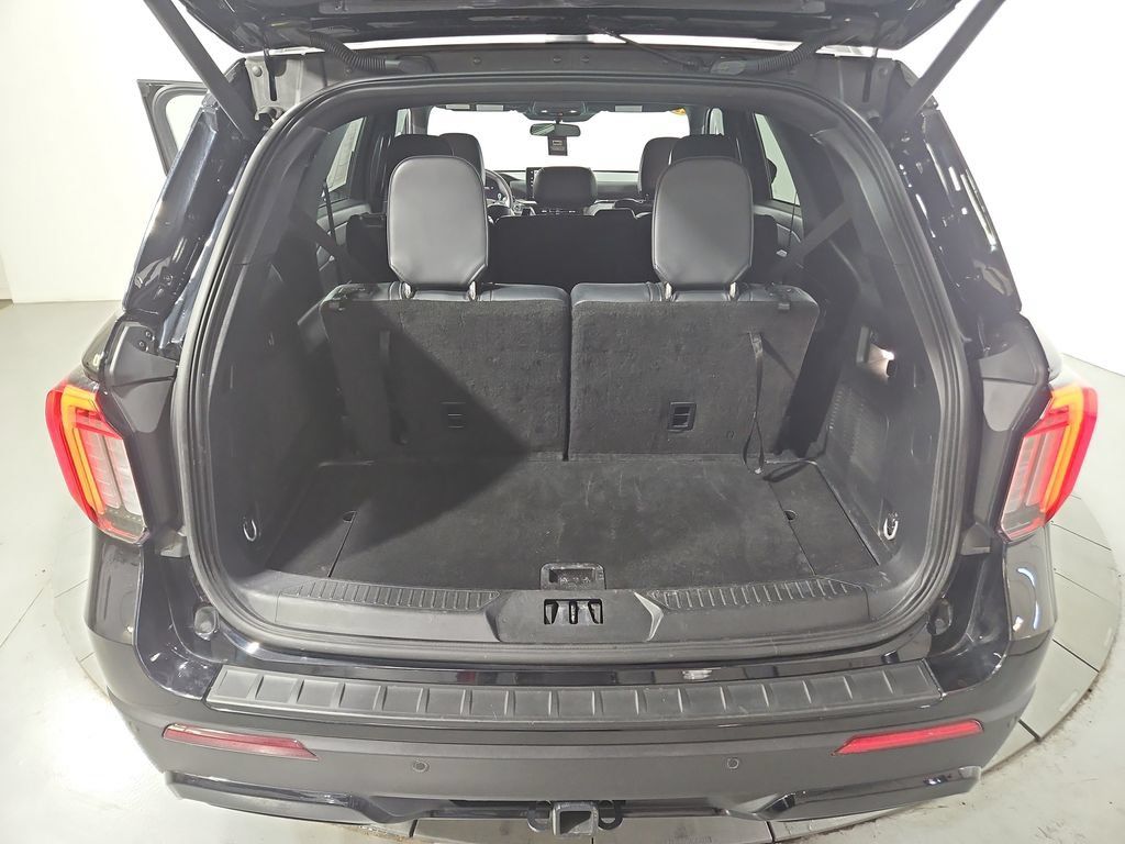 Used 2025 Ford Explorer ST-Line w/ ST-Line Street Pack AWD/4WD image 23