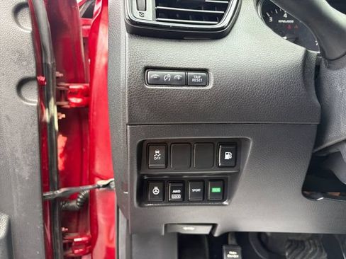 Used 2020 Nissan Rogue S AWD/4WD image 19