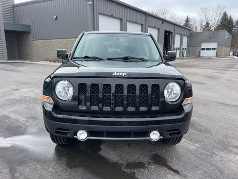 Used 2017 Jeep Patriot High Altitude image 2