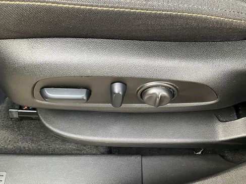 Used 2024 Chevrolet Equinox LT image 19