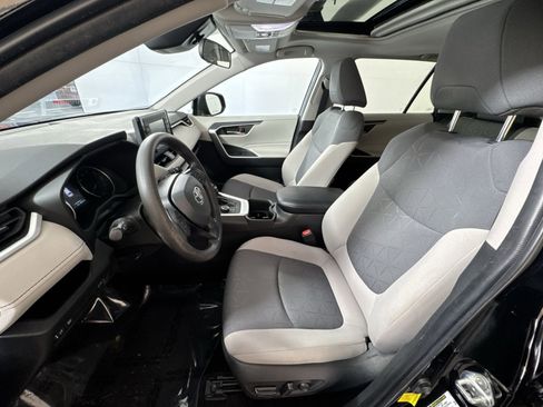Used 2022 Toyota RAV4 XLE image 12