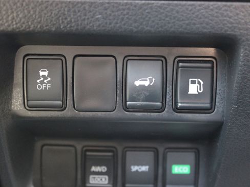 Used 2018 Nissan Rogue SV image 28