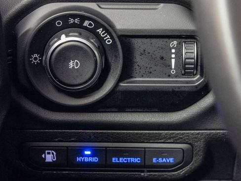 Used 2024 Jeep Wrangler Unlimited Sahara AWD/4WD image 33