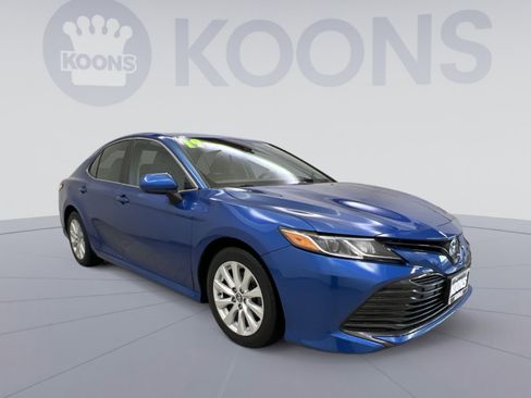 Used 2019 Toyota Camry LE FWD image 2