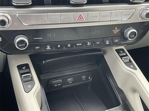 Certified 2024 Kia Telluride EX w/ EX Captain's Chair Package image 41