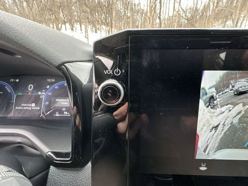 Used 2025 Toyota Camry XLE image 14