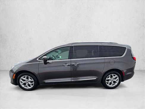 Used 2017 Chrysler Pacifica Touring-L Plus w/ Advanced Safetytec Group image 2