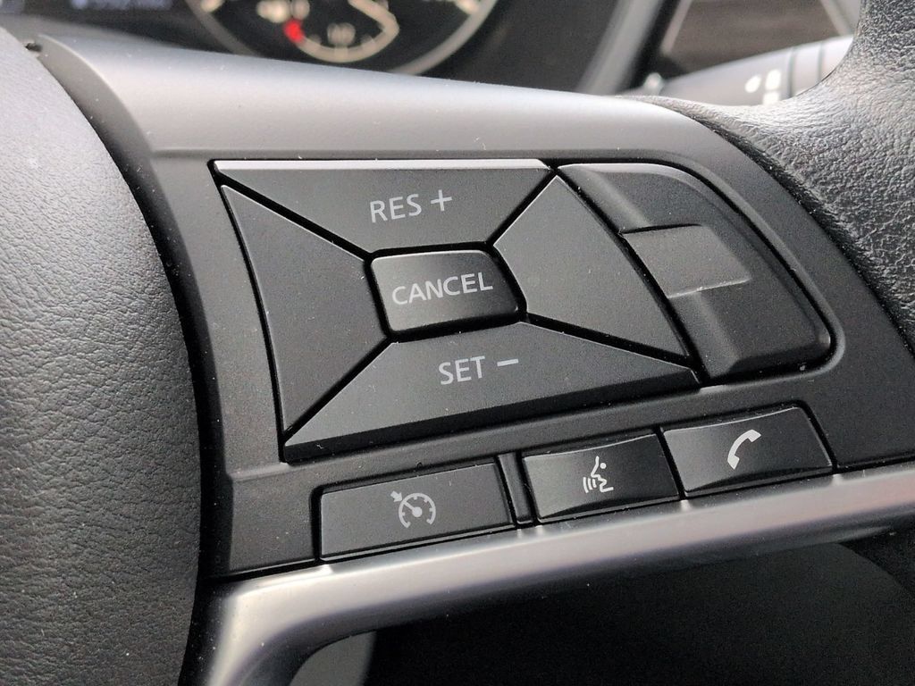 Used 2025 Nissan Altima 2.5 SV FWD image 8