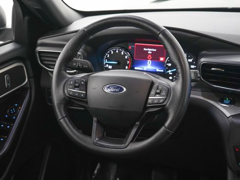 Used 2020 Ford Explorer XLT w/ Equipment Group 202A AWD/4WD image 15