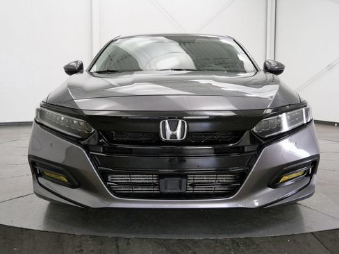 Used 2020 Honda Accord Touring image 2