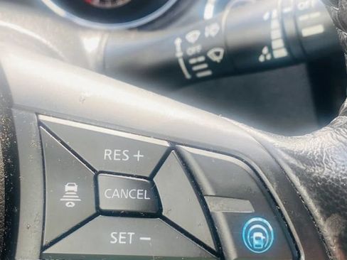 Used 2018 Nissan Rogue SL w/ Premium Package AWD/4WD image 11