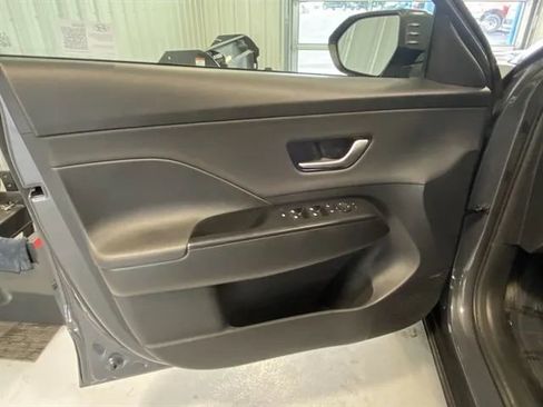 Used 2024 Hyundai Kona Limited image 8