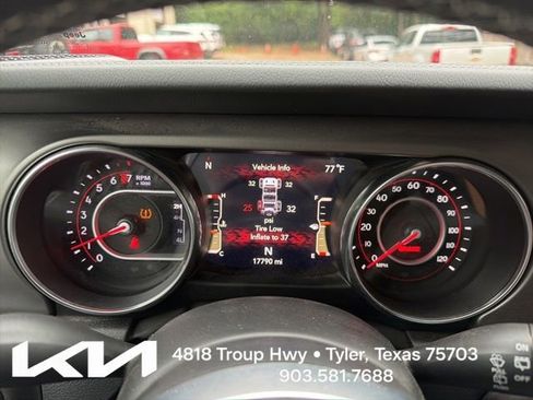 Used 2022 Jeep Wrangler Unlimited Rubicon w/ LED Lighting Group AWD/4WD image 16